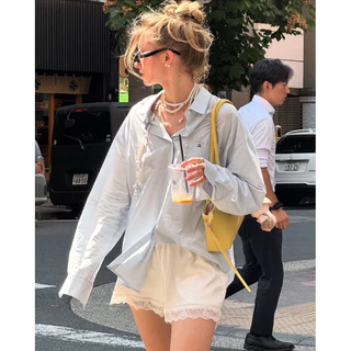 Bacca lace short pants : กางเกงขาสั้นเพิ่มกิมมิคตัดต่อลูกไม้