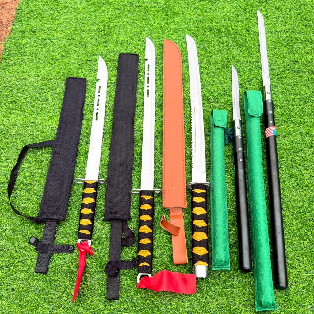 SAMURAI 70 cm. ใบสแตนเลส ผ้าแดง มีดสวยงาม ยามรวมด้าม 70 ซม. มีดดาบ ดาบ มีดปลายแหลม มีดยาว ซามูไร