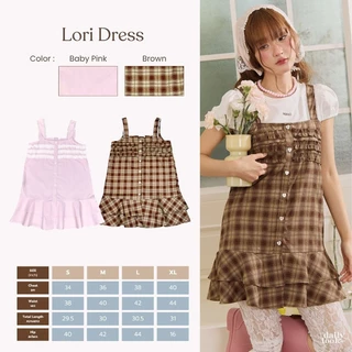 DAILYLOOK.SM --- Lori dress มินิเดรสสายเดี่ยว ดีไซน์ช่วงอกแต่งระบายเป็นชั้นๆ กระดุมรูปหัวใจ