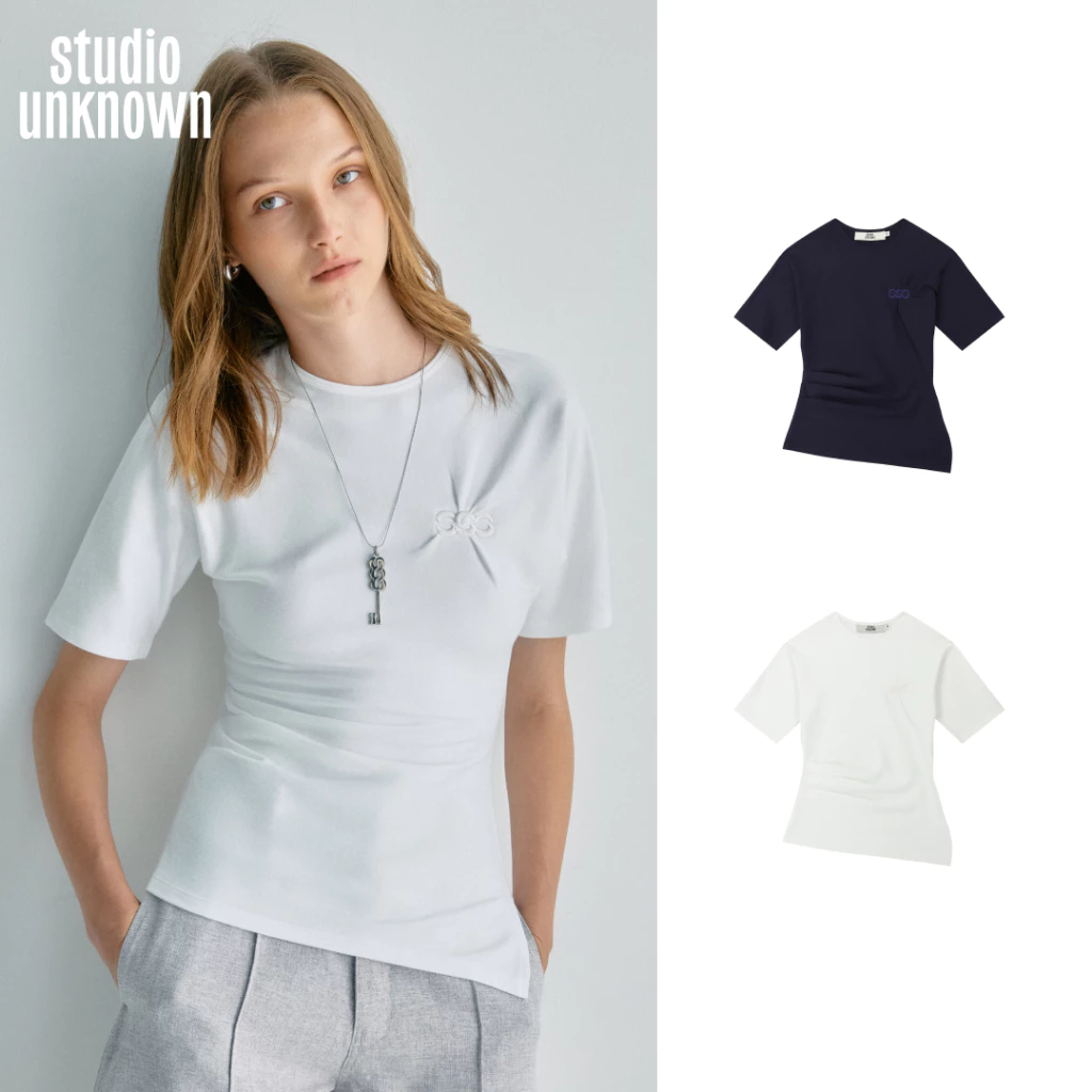 STUDIO UNKNOWN - SSS01 Riley Cinched Top เสื้อยืดตกแต่งปักจับจีบบริเวณช่วงอก