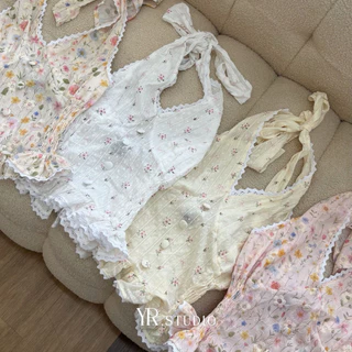 DAISY TOP (พร้อมส่ง ) เสื้อคล้องคอ ดีเทลเเต่งลูกไม้โคเช เเต่งเอวสม็อคเเละด้านหลัง ผ้าคอตตอลเเต่งฉลุ