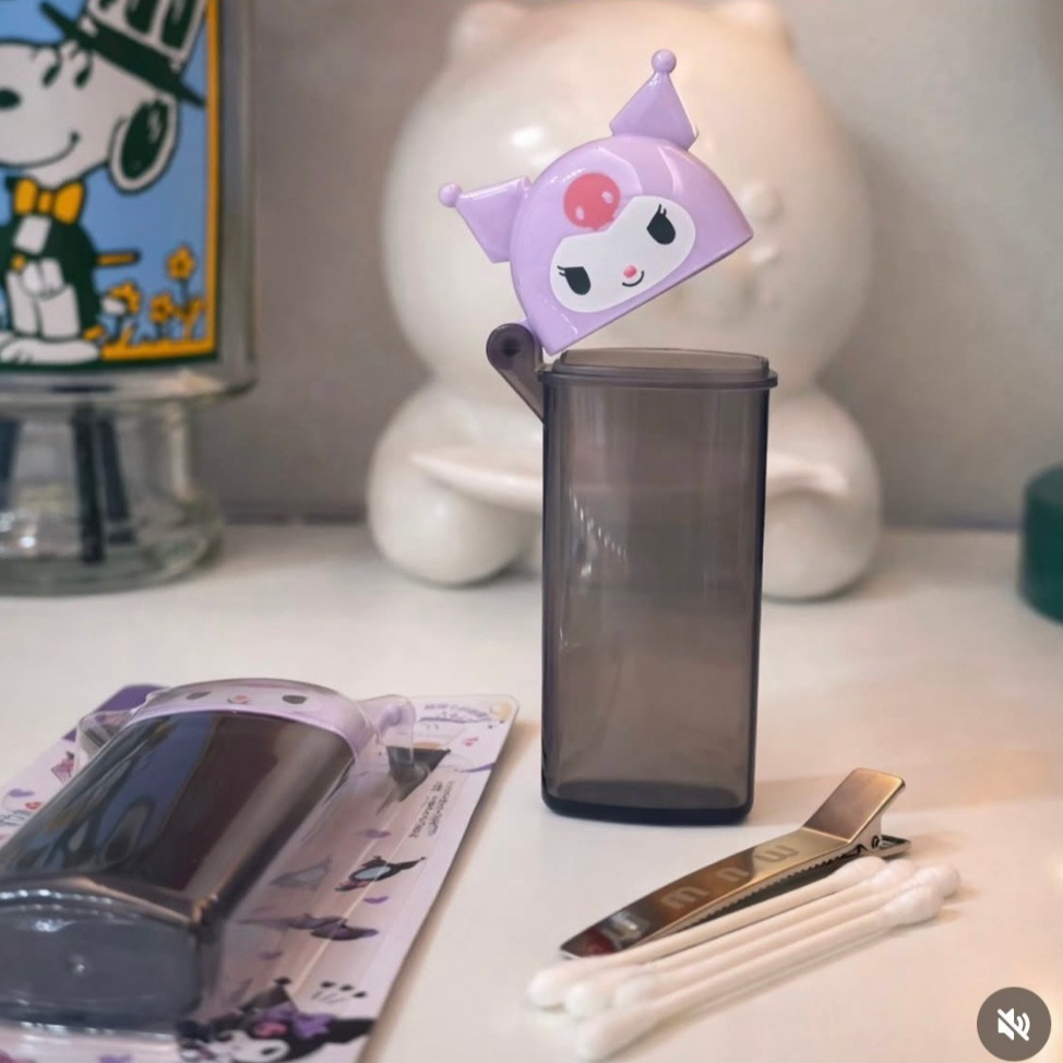 ใหม่!!! กระปุกใส่สำลีก้าน ลาย My Melody และ Kuromi แบบพกพกพา ลิขสิทธิ์แท้ จากช็อป Sanrio ที่ญี่ปุ่น สินค้าพร้อมส่งจากไทย