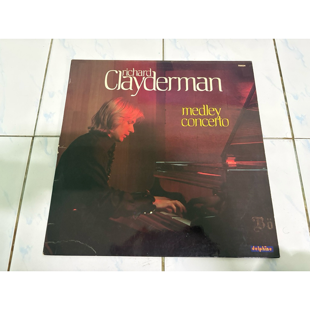 แผ่นเสียง : RICHARD CLAYDERMAN - MEDLEY CONCERTO.