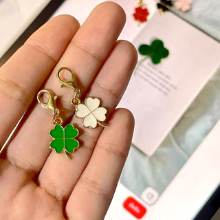 พร้อมส่ง 🍀จี้ใบโคลเวอร์พร้อมเเพ็คเกจ ของขวัญสื่อถึงความโชคดี🌟