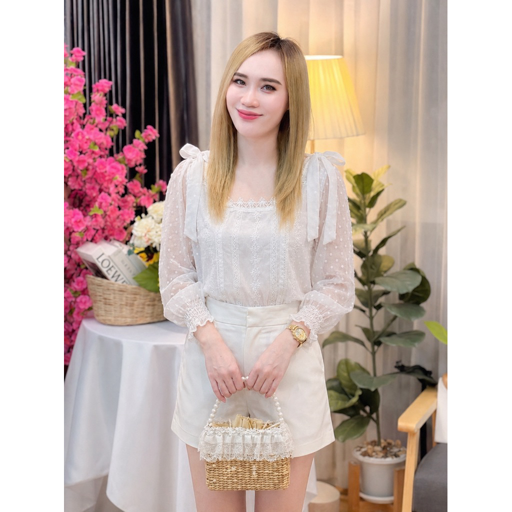 เสื้อสีขาว อก 38 - 42 นิ้ว