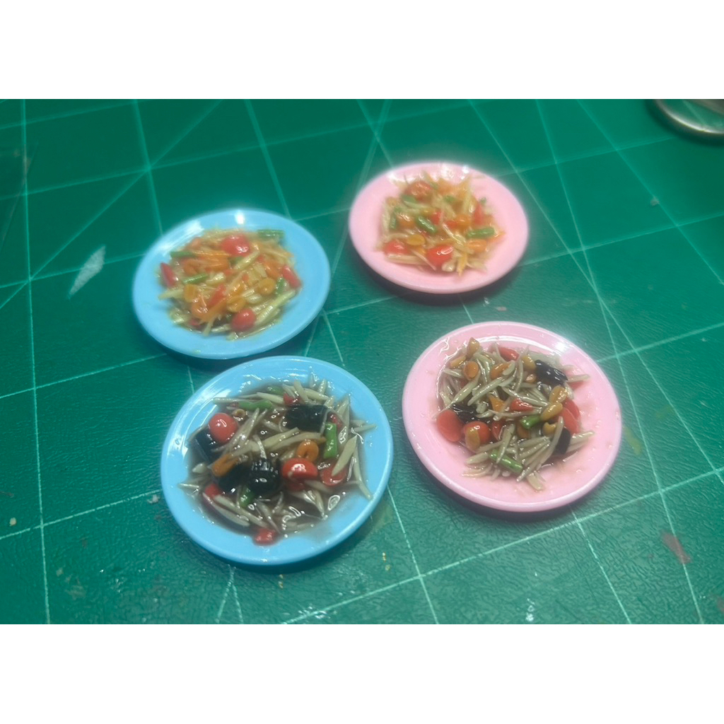 ดินไทยปั้นรูปส้มตำจิ๋ว