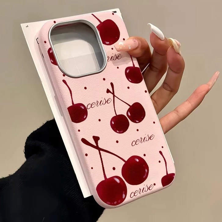 เคสไอโฟน 11 น่ารักสีแดงเชอร์รี่พื้นผิวหนังนุ่ม สำหรับ IPhone 17 16 13 15 11 14 12 Pro Max 7 8 16 14 15 Plus XR X XS Max