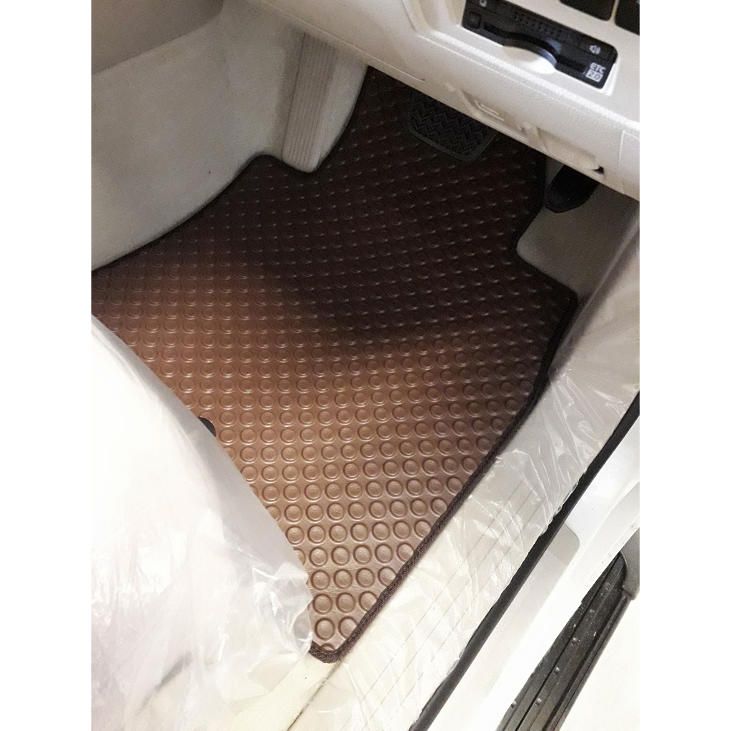 Extramat ยางปูพื้นรถยนต์ Premium ลายกระดุม ตรงรุ่น Lexus LX470 (ชิ้นงานเบาะ2ตอน)