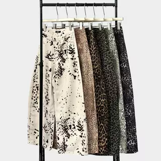 Atipashop - Leopard Muse Barrel Jeans (#A053) กางเกงยีนส์ขายาว ทรงมินิบาร์เรียล ดีเทลลายเสือ