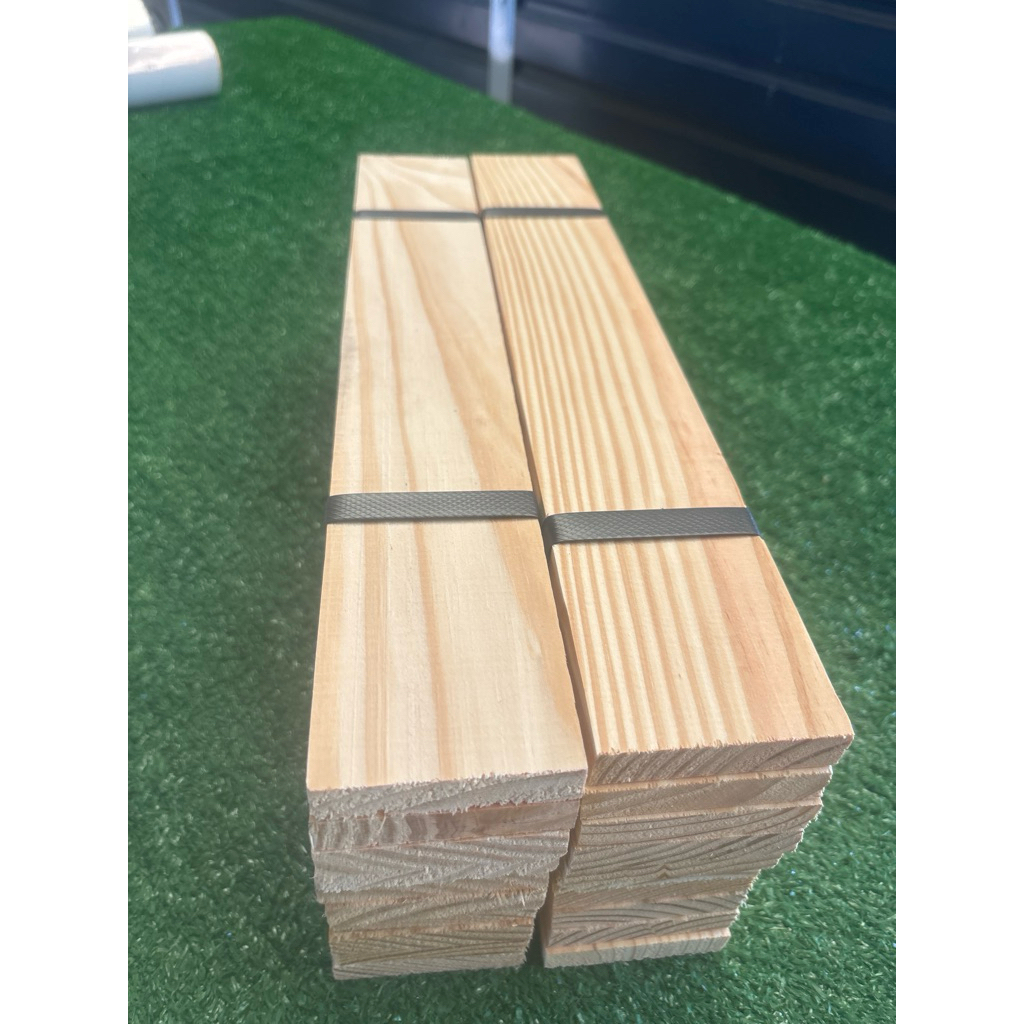 ไม้สนนอก ขนาด 6.3 x40 cm. หนา 1.3 cm. ราคา 120 บาท/10 แผ่น