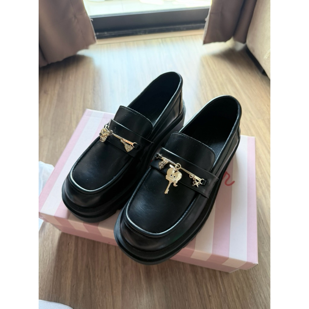 (ส่งต่อ) Minx shoes โลฟเฟอร์ ประดับชาร์ม haert rocket❤️ size 34