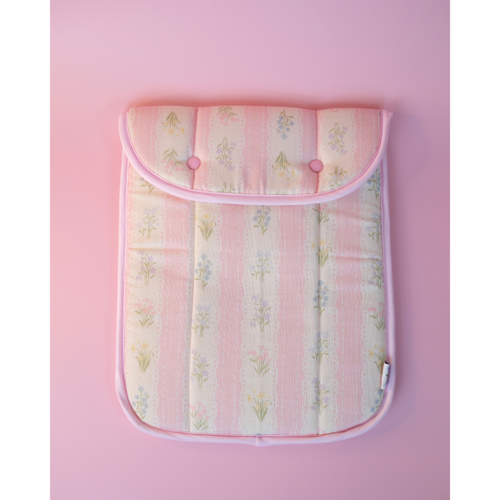 Glitterwhip tablet pouch กระเป๋าใส่ ipad 11 inch / Mac neo / Mac air 13 inch( pink flower )