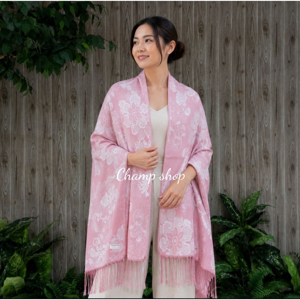ผ้าพันคอ ผ้าคลุมไหล่ ลายสวย ดูเรียบหรู เนื้อผ้านิ่ม