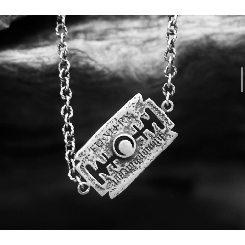 ‘RAZORBLADE’ Necklace