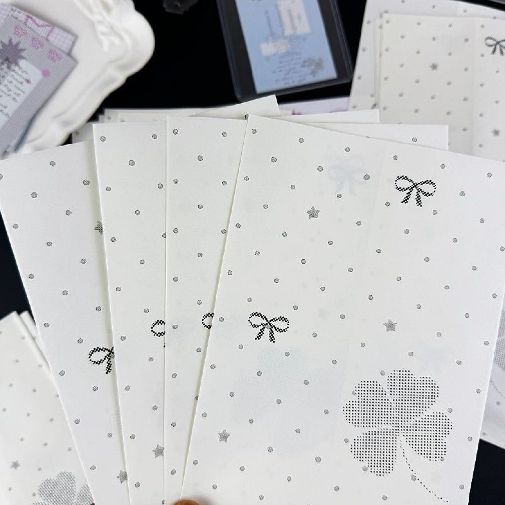 🤍🍀พร้อมส่ง!ถุงกระดาษลายใบโคลเวอร์ สีขาว แพค10ชิ้น ขนาด12*17cm