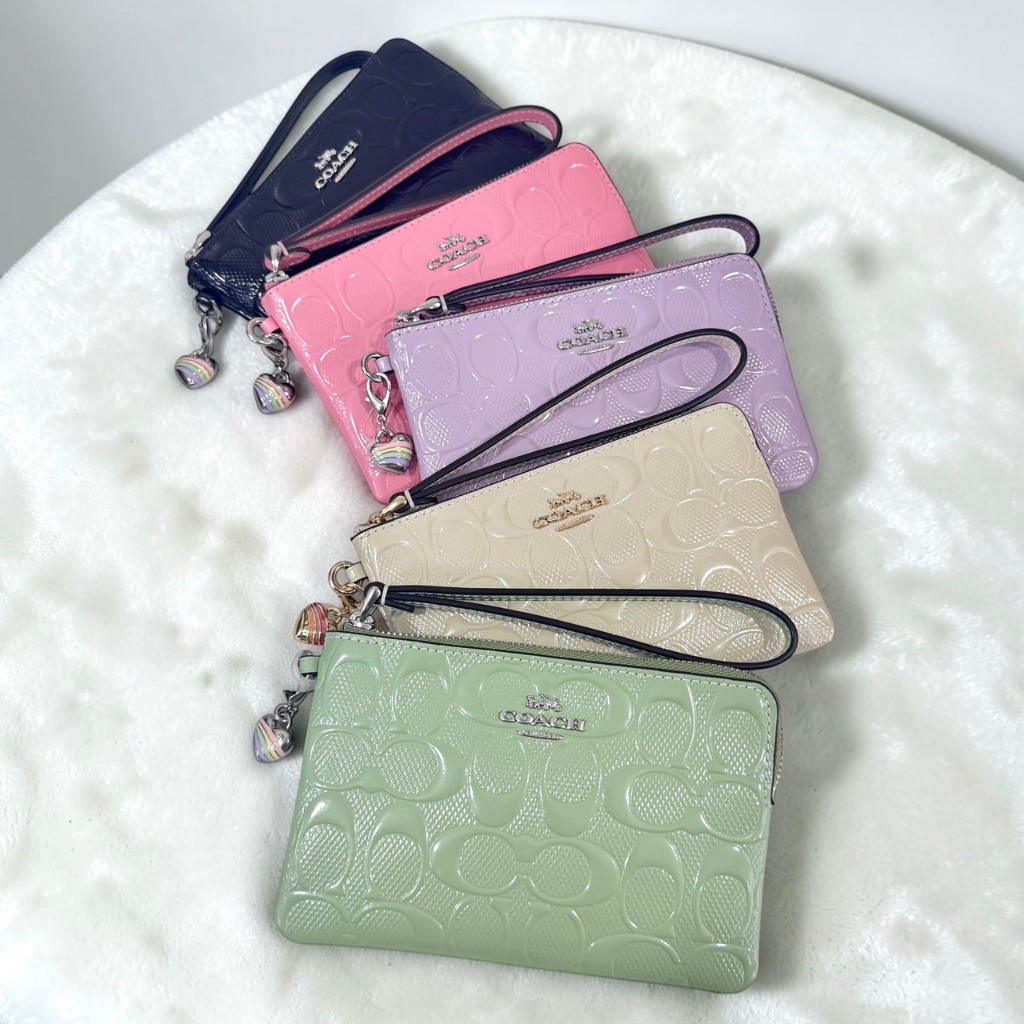 COACH  กระเป๋าคล้องมือ รุ่น Corner Zip Wristlet In Signature Canvas มีสีให้เลือก
