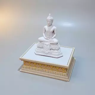 ฐานวางพระลายดอกพิกุลสีขาว พื้น PVC สีขาว เกรดพรีเมี่ยม ฐานสูง 2 นิ้ว