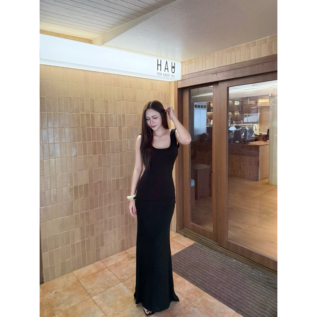 083… New ชุดเดรสยาวเว้าหลังผ้าเรย่อนทิ้งตัว