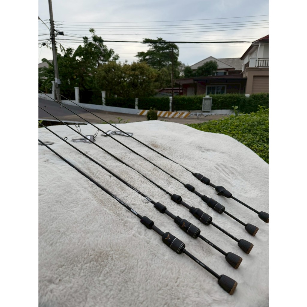 คัน BLACK UL-HNC เวท 3-10LB มีสองความยาว 5.6และ 6ฟุต 2ท่อน  มีทั้งเบทและสปิน