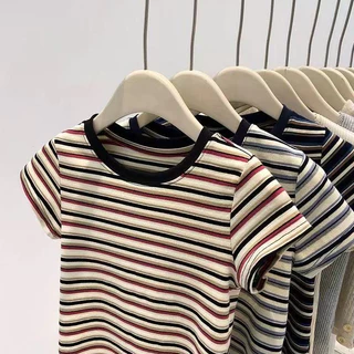 เสื้อยืดแขนสั้นลายทางสไตล์ใหม่สำหรับฤดูร้อน ทรงเข้ารูปช่วงไหล่ตรงช่วยให้ดูผอมเพรียว คอทรงกลม เนื้อผ้าบางเบา เสื้อผู้หญิง