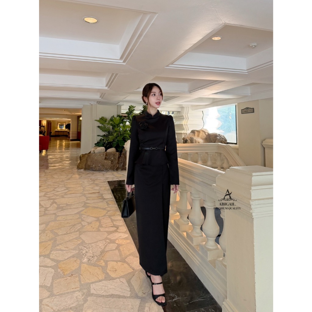 ABIGAIL BRAND ABG275 ชุดเซต เสื้อดีไซน์คอจีนแขนยาว แมทช์ กระโปรงยาว มาพร้อม เข็มขัด และ เข็มกลัด