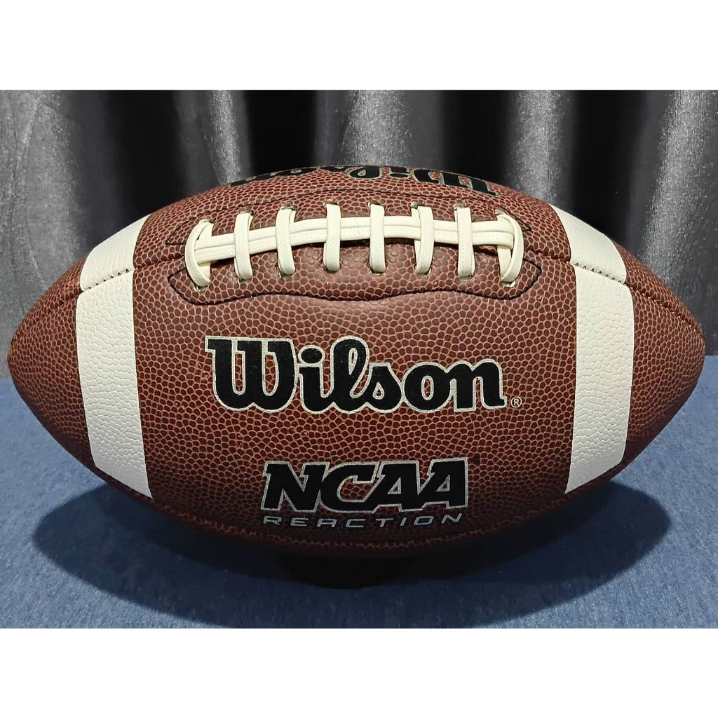 ลูกอเมริกันฟุตบอล Wilson NCAA Reaction Composite Leather Junior Size Football League No Packged.