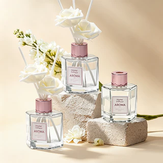 Aroma น้ำมันหอมระเหย 50ml พร้อมดอกไม้แห้งในขวด แถมก้านไม้และกล่องสวยงาม ดับกลิ่นห้องน้ำ ของขวัญสุดพิเศษ