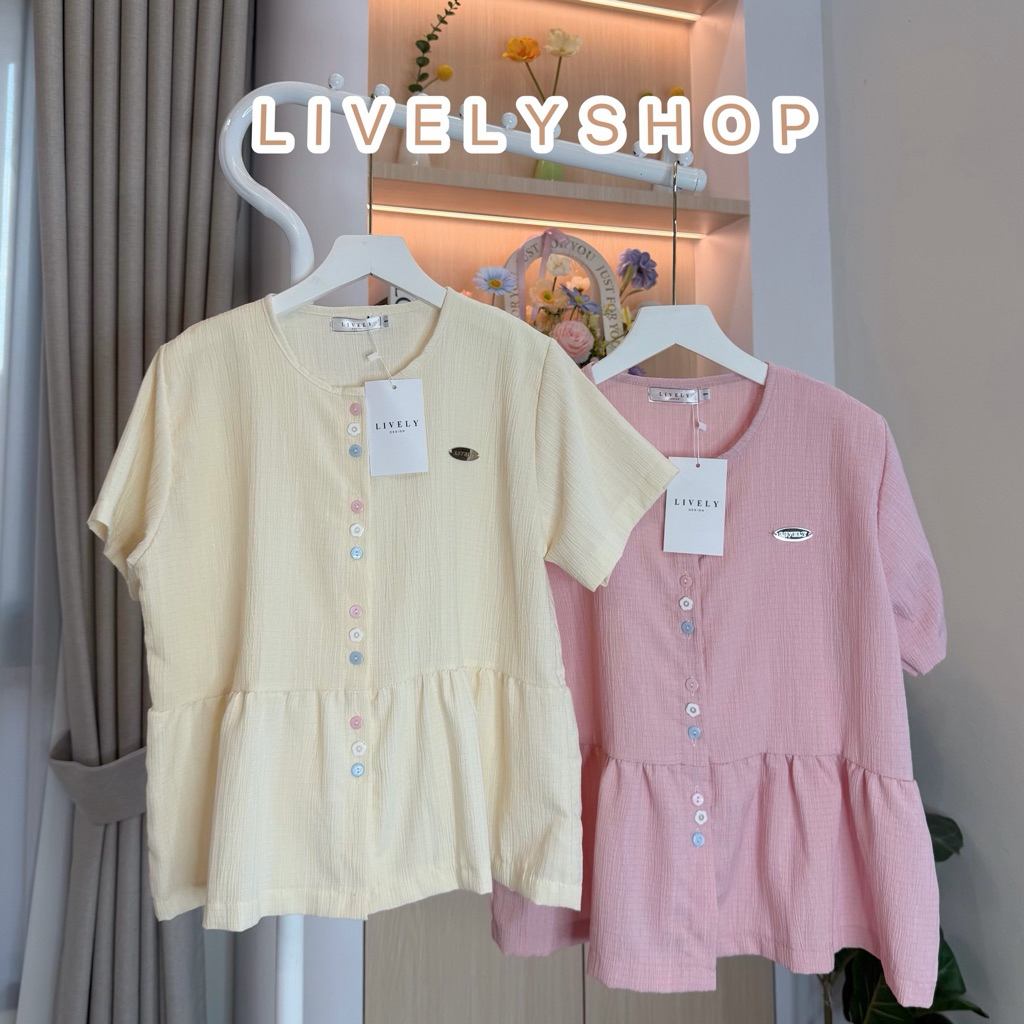 เสื้อชายระบายเเต่งกระดุม ผ้าบางเบา ใส่สบาย เเต่งกระดุม 3 เม็ด D3