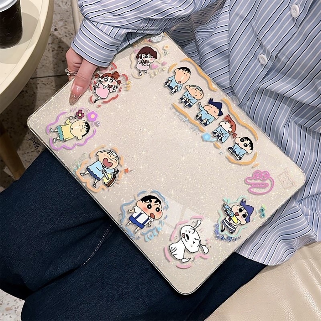 Shesell พร้อมส่ง เคส macbook(Glitter)เครยอนชินจัง Air15 Air13 Neo13 เคสสำหรับแมคบุ๊คใส Pro13/14/16