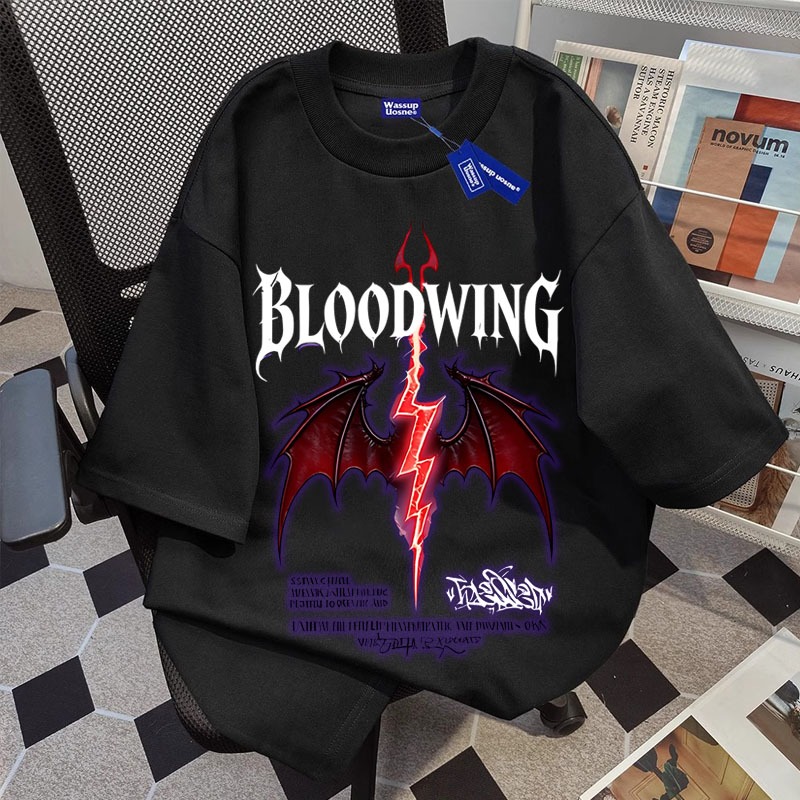 เสื้อยืดโอเวอร์ไซส์ผู้หญิงผู้ชายสีขาวลายปีกมารฟ้าผ่าสไตล์ดาร์ก 5.28
