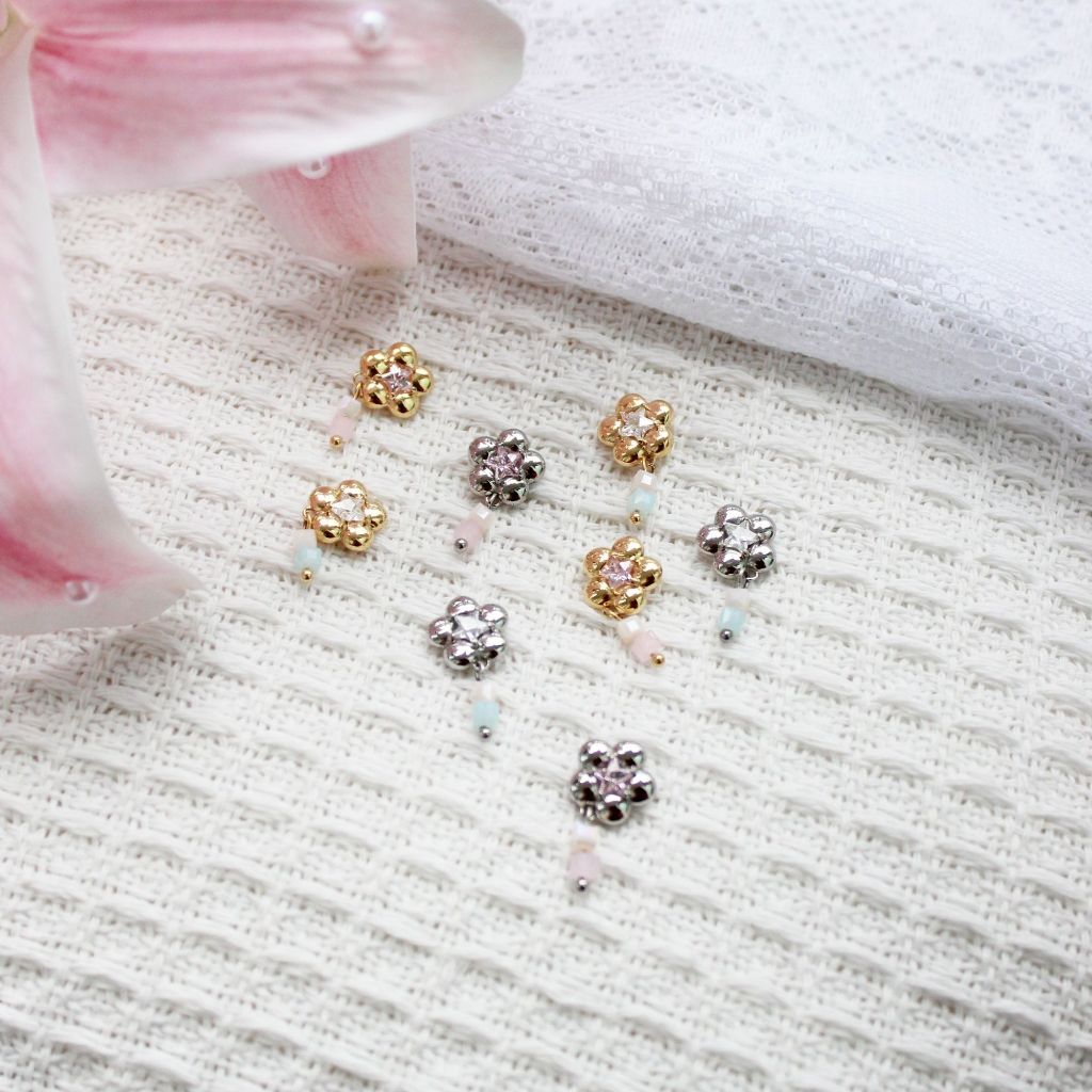 earika.earrings - Petal Lullaby ต่างหูดอกไม้ห้อยลูกปัด วัสดุสแตนเลส (stainless steel) เหมาะสำหรับคนแพ้ง่าย