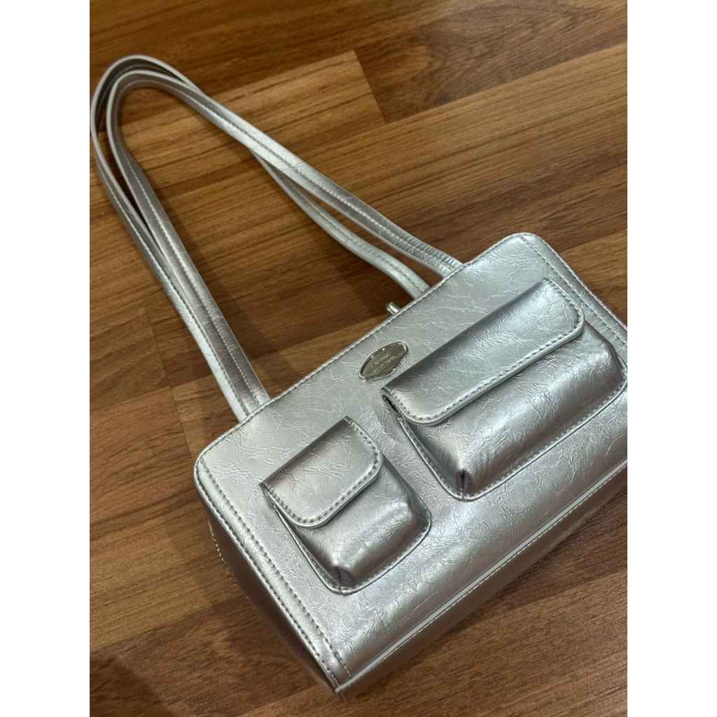 กระเป๋าสะพาย Ronnie Bag สี Silver ไม่มีตำหนิ