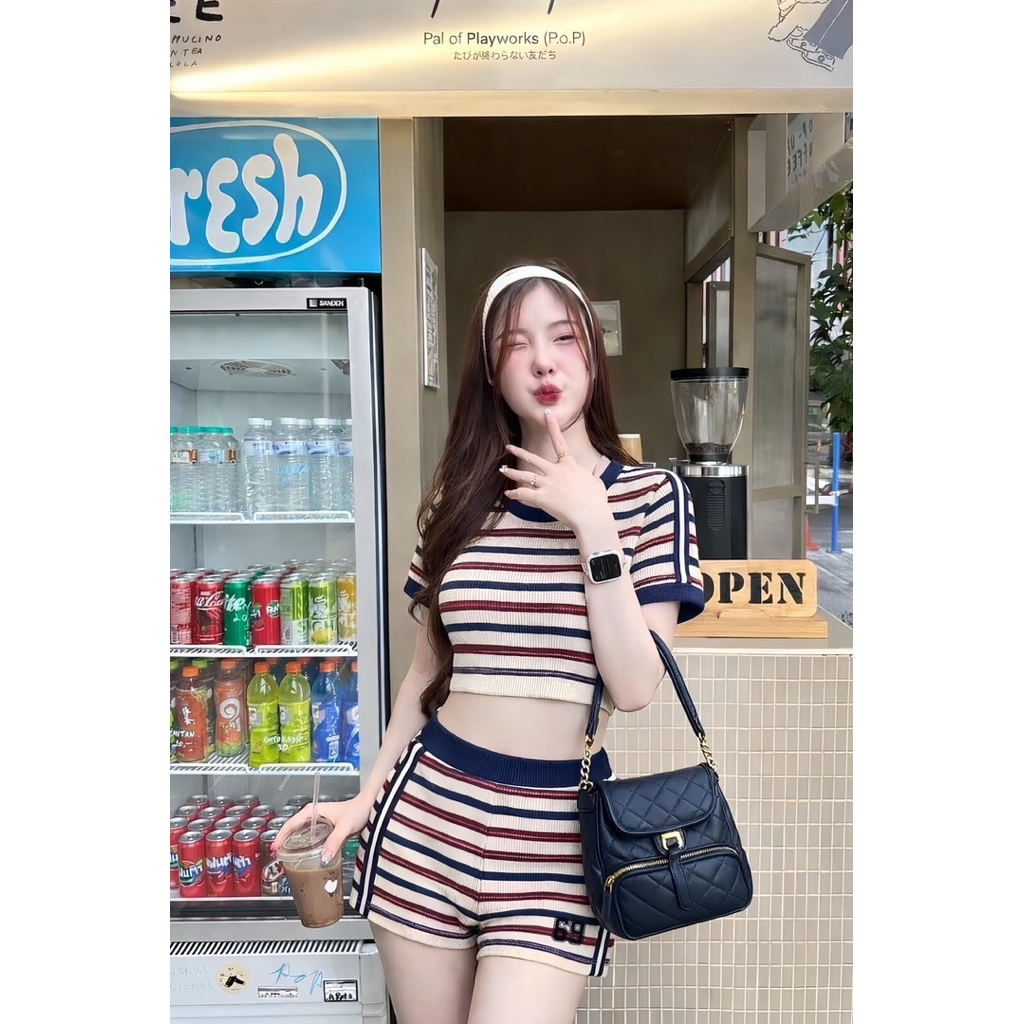 เซ็ตขาสั้นริ้ว งานเซ็ตรัดรูป ผ้าไหมพรมร่อง ขอสาวไซต์s