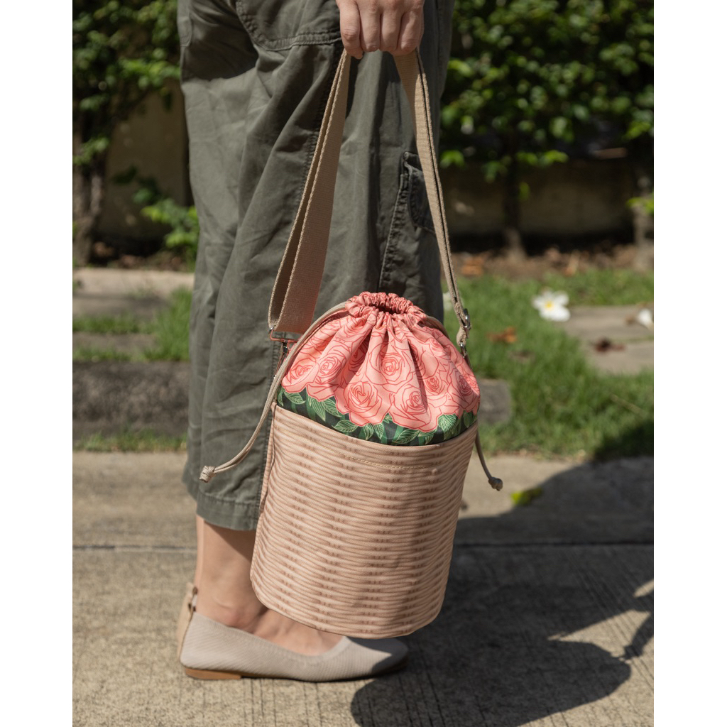 Roses in the basket Bucket Bag