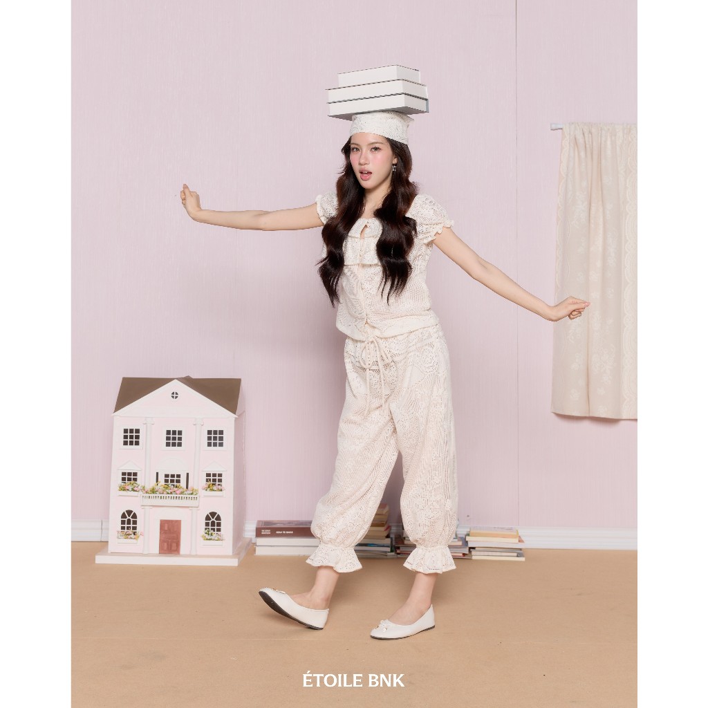 ÉTOILE BNK HONEY BLOOM PANTS กางเกงขายาวเอวสม็อค ดีเทลตกแต่งระบายปลายขา
