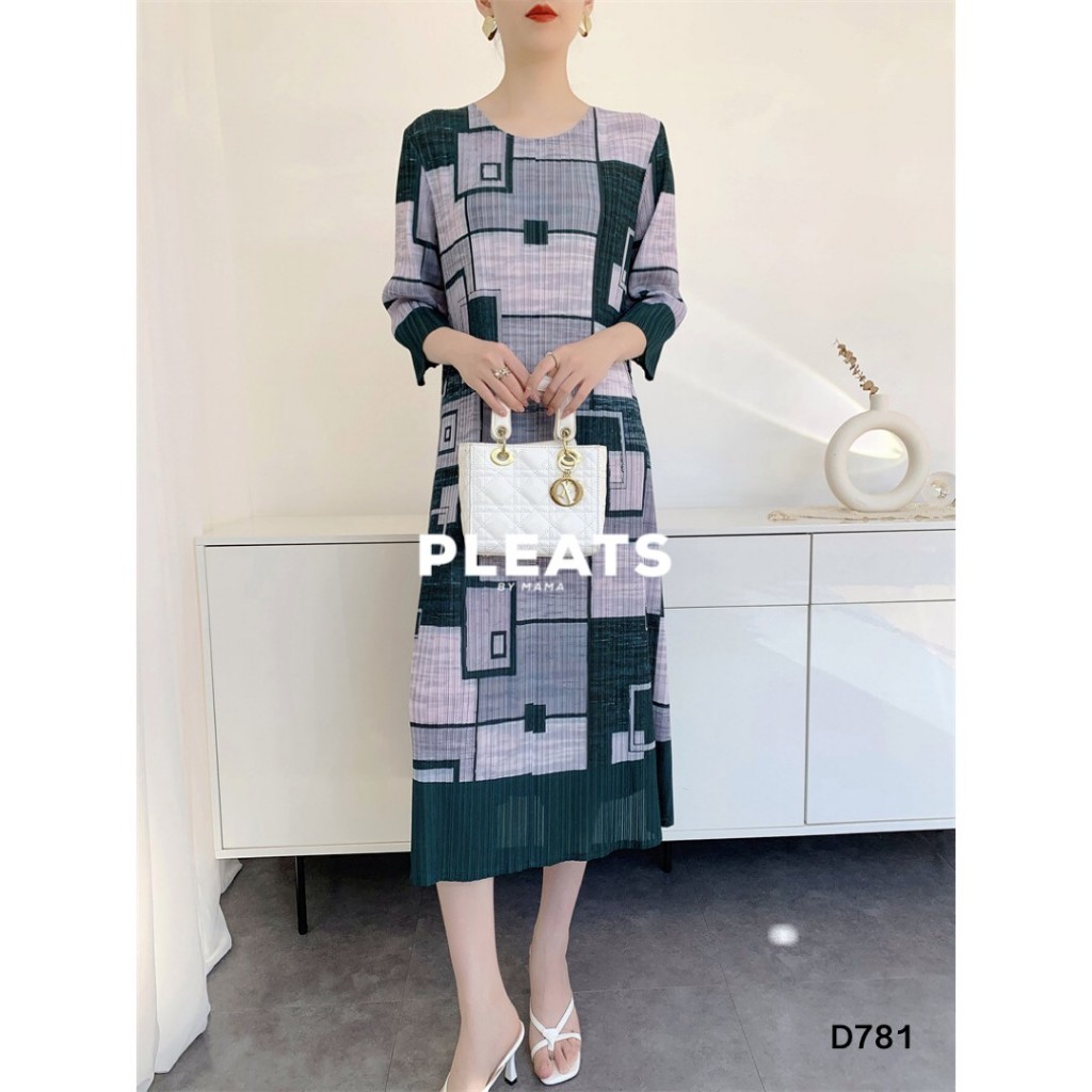 เดรสอัดพลีท รหัส D781 ยาว 43 นิ้ว- PLEATS BY MAMA DRESS