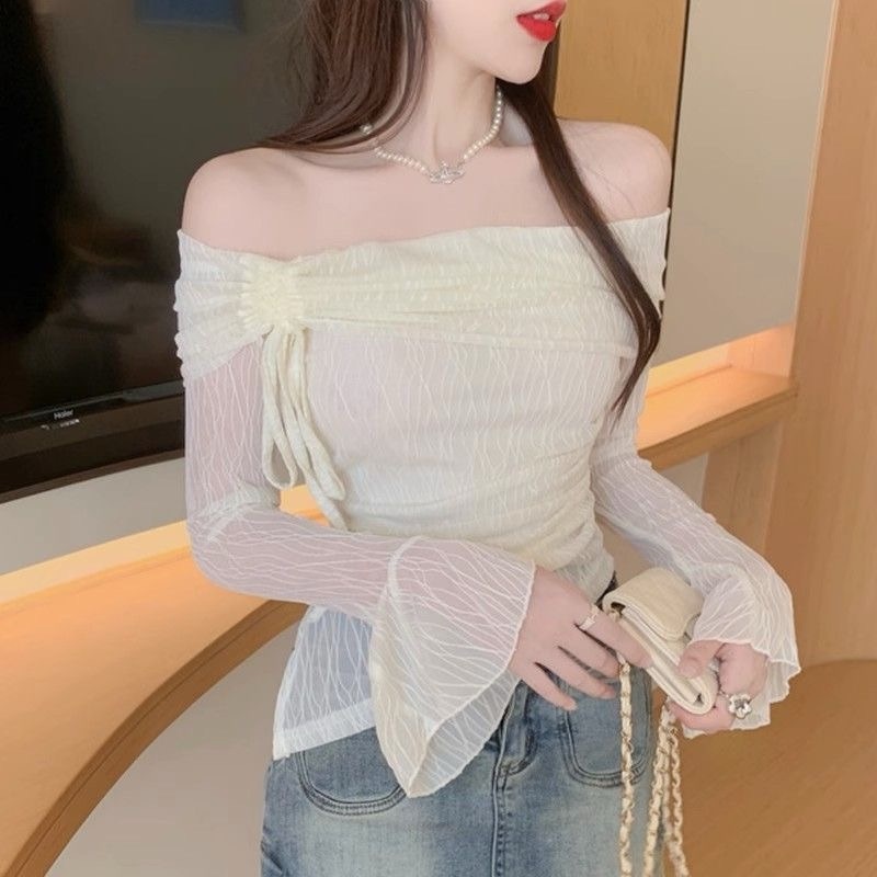 พร้อมส่ง เสื้อยืดสีขาวแขนยาวเปิดไหล่สุดเซ็กซี่ ทรงเข้ารูปเน้นสัดส่วนLovely Look