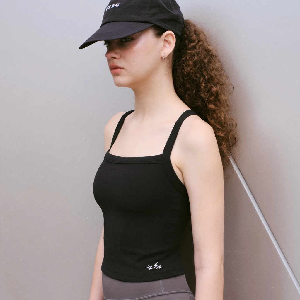 High Tank in Black (สปอร์ตบราทรงยาว)
