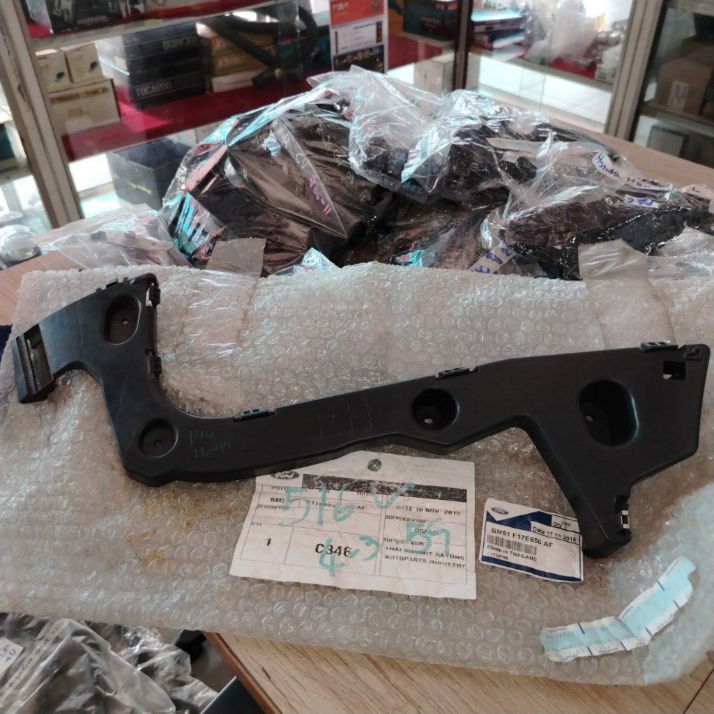 #แท้งานศูนย์100%ล็อกปลายกันชนหลังRH สำหรับรถยนต์ Ford Focus ปี 12(BM51 F17E850 AF) Ford *รบกวนอ่านรา