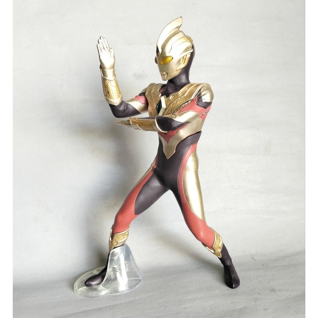 ULTRAMAN TRIGGER MULTITYPE / BANPRESTO.