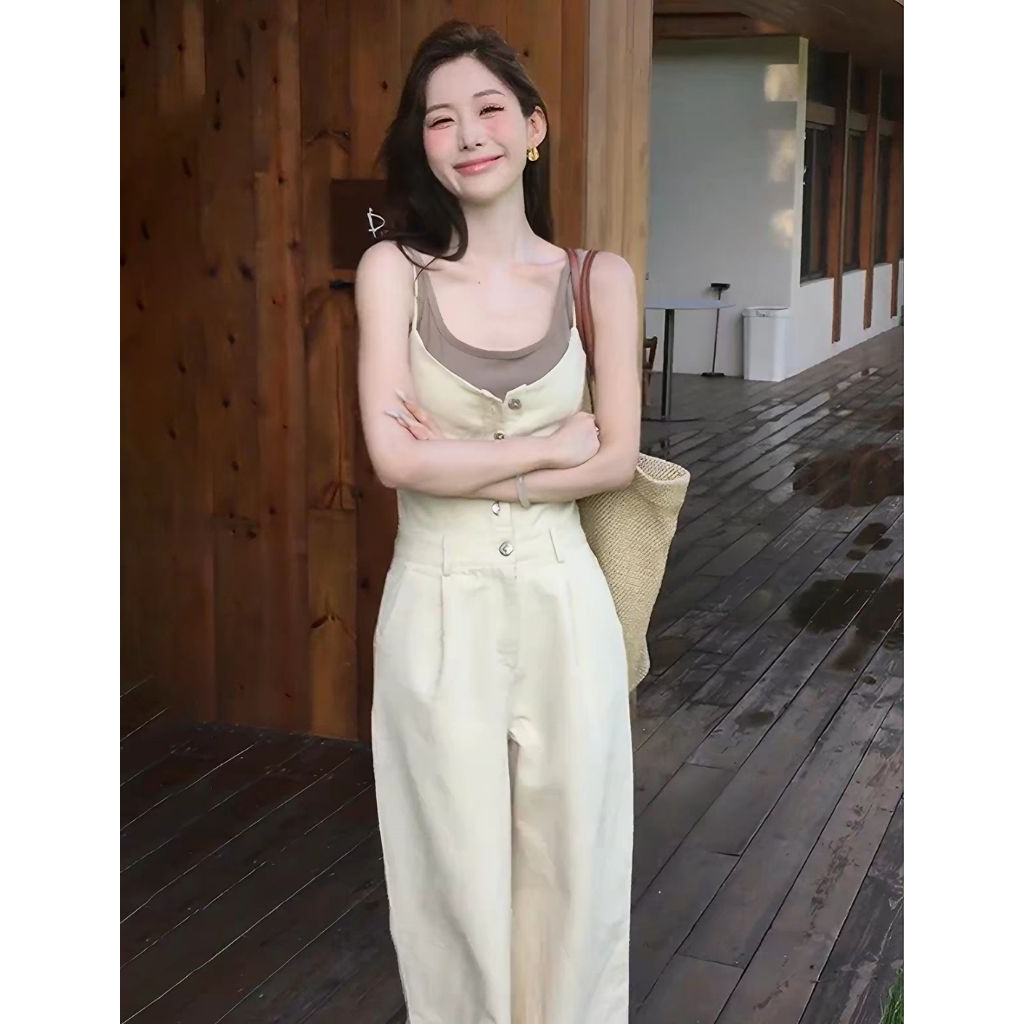ชุดเซ็ทจั๊มป์สูทขายาวสายเดี่ยวเอวสูง+ เสื้อกล้าม ช่วยพรางหุ่นและทำให้ดูเพรียว  ดีไซน์ขากว้างทรงตรง สไตล์ลำลอง ใส่สบาย