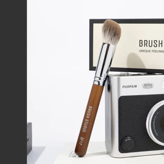 BRUSH STUDIO SF17 Silver Fox All-Angle Brush แปรงอเนกประสงค์ขนจิ้งจอกเงิน