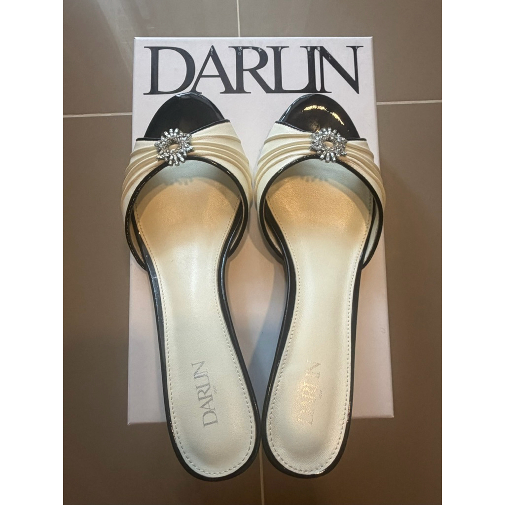 รองเท้า Darlin หัวเปิด 2“ size38 (used like new)