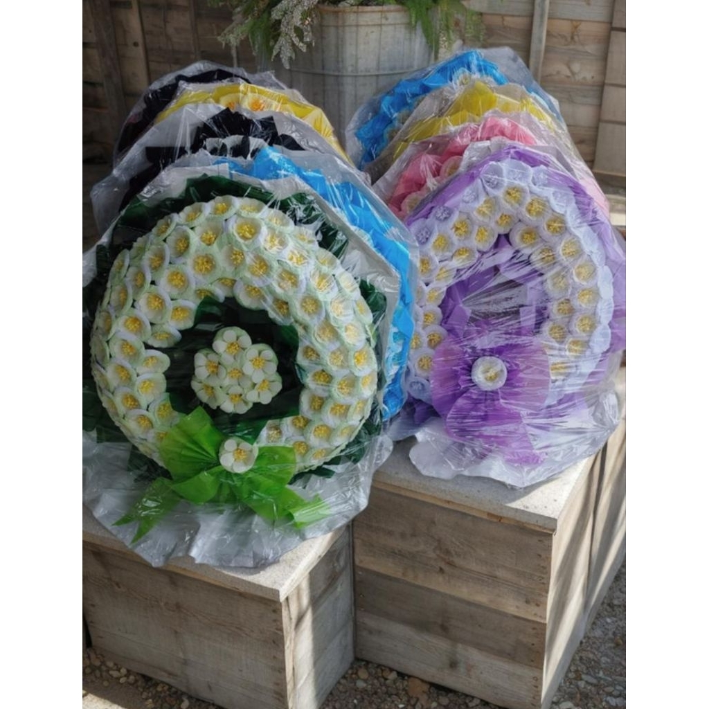 พวงหรีดดอกไม้จันทร์คละสี /  เล็ก/ใหญ่ สามารถสอยถามทางแขทก่อนกดสั่งซื้อสินค้านะค่ะ //ขอบคุณครับ&ค่ะ