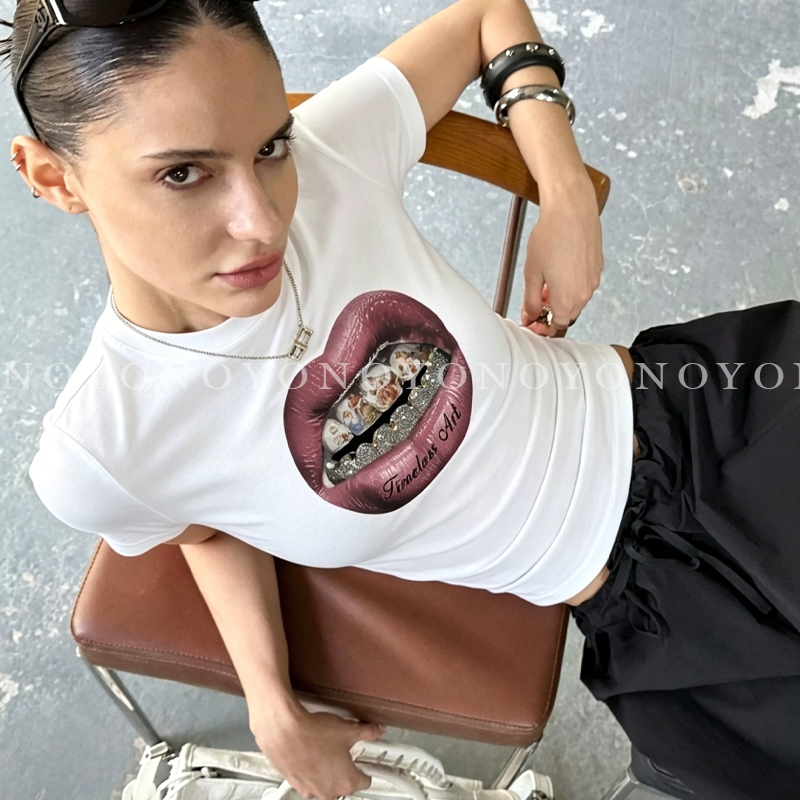 (พร้อมส่ง24ชม.) YONO เสื้อ baby tee ลายปาก “Timeless Art” สไตล์แฟชั่นสายฝอ แหวกแนวไม่ซ้ำใคร