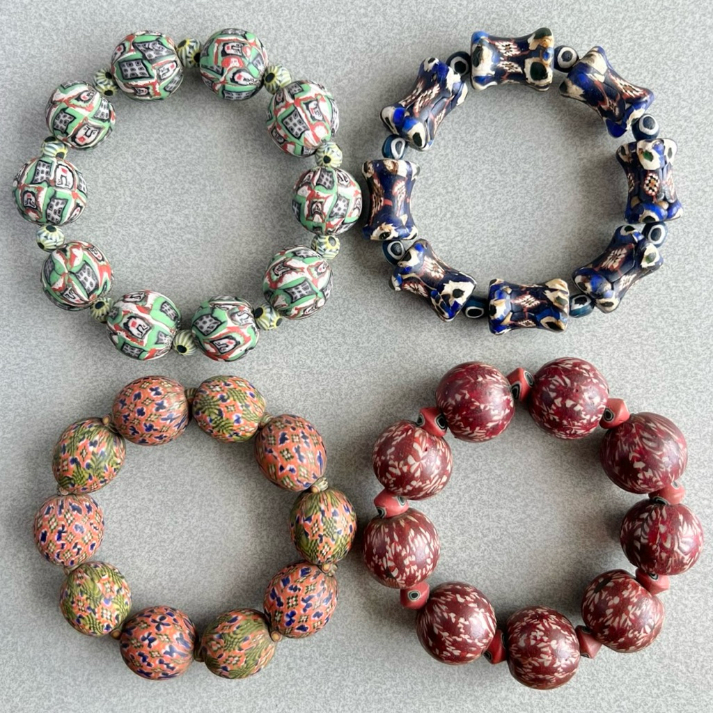 กำไลข้อมือลูกปัดลายนกยูง 1 เส้น