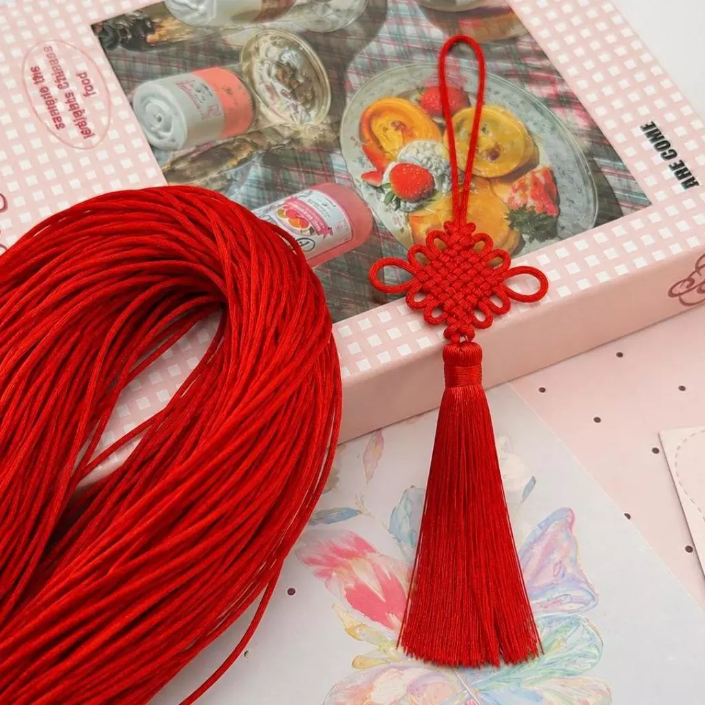 เชือกไหมจีน 1.5 มม. / 2.0 มม. สีแดง 10 เมตรเชือกจีนสำหรับทำพวงกุญแจมงคลปมโชคดี เครี่องราง DIY