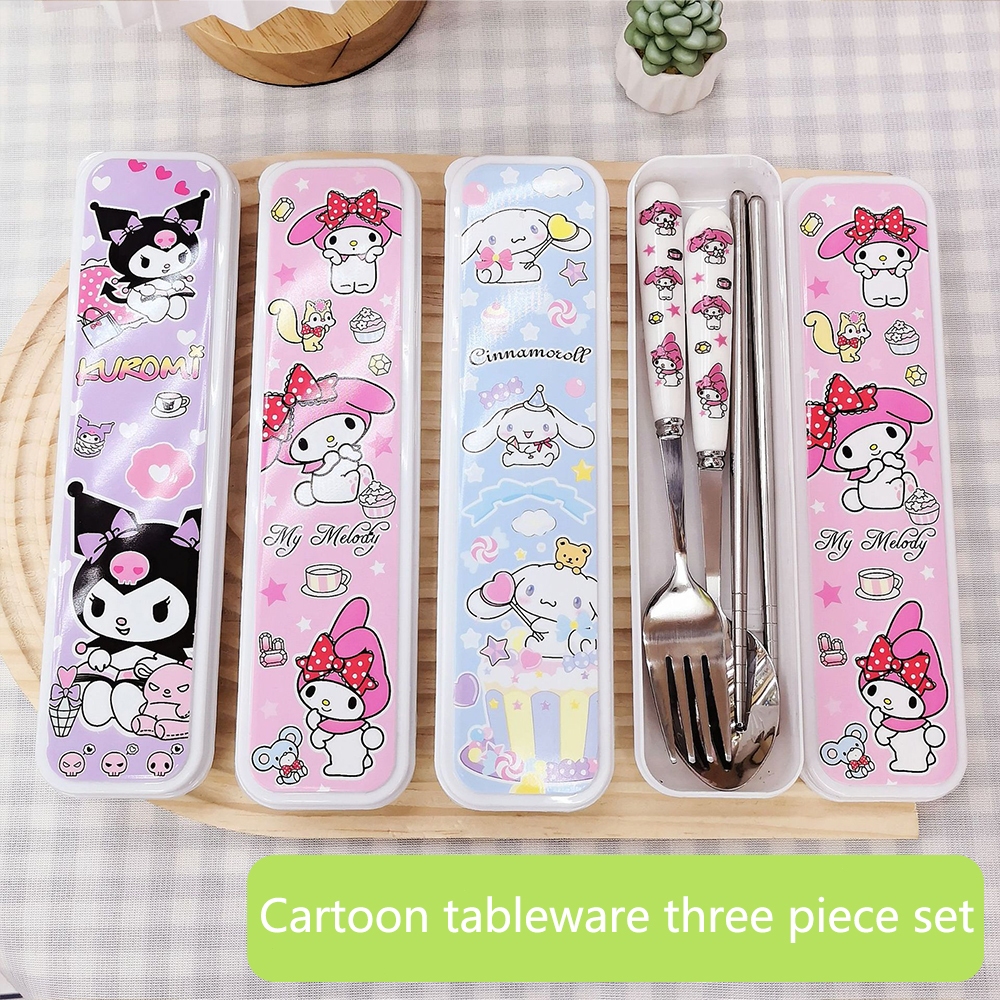 🎀 ชุดอุปกรณ์ทานข้าวลายคิวมินิ ช้อน+ส้อม+ตะเกียบ น่ารักกุ๊กกิ๊ก ใส่กล่องพลาสติก กันกระแทก พกพาสะดวก ของขวัญสุดคิ้วท์ เหมา