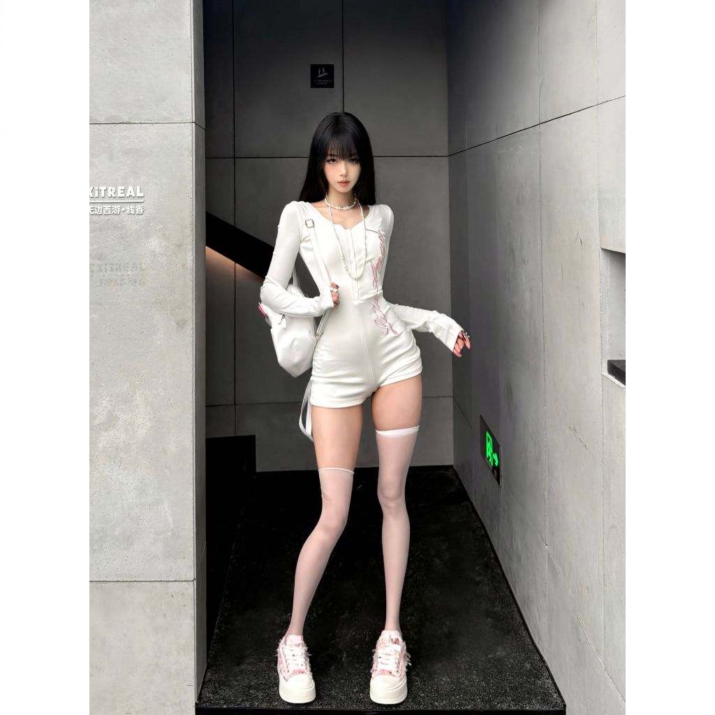 ชุดจั๊มสูทขาสั้นผู้หญิง แขนยาว คอวี เข้ารูป เซ็กซี่ สไตล์เกาหลี สำหรับฤดูใบไม้ร่วง