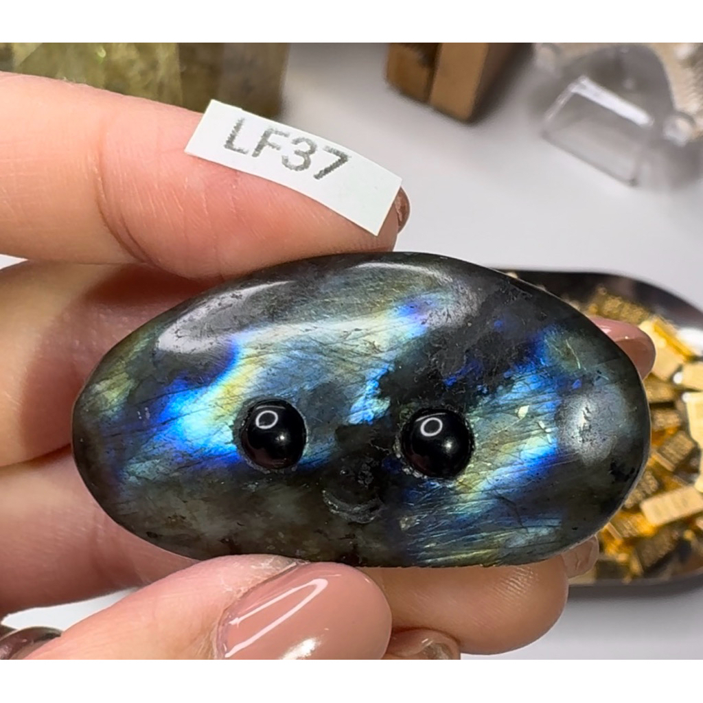 ลาบราดอไรต์ (Labradorite) "หินพ่อมด"หินแห่งการปกป้องคุ้มภัยเสริมพลังจิตใจสร้างความสมดุล (ได้ชิ้นในโพส)(แกะสลักตั้งได้)